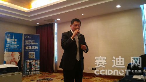 在技术层面,英特尔物联网事业部中国大区嵌入式高级市场经理王东华表示,OMDS模块的兼容性很好,SoFIA芯片系列在这个框架下全兼容。不仅如此,两个相似的OMDS模块,也能够很快、平滑插到底板上去。