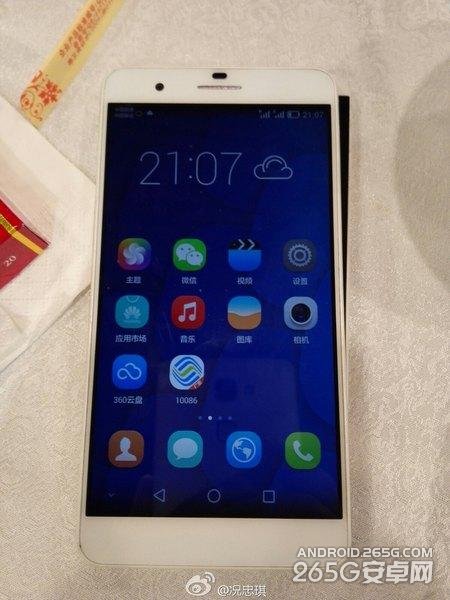疑似华为P8 Lite真机泄露 配Kirin 620处理器 三联
