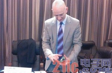 XMOS公司全球市场总监Andy Gothard表示,MCU多核化、低功耗和可编程性能必将成为下一波可编程SoC器件应用发展的强大推动力。